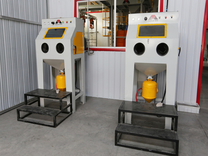 The sand blasting machine is installed in our customers factory(图1)